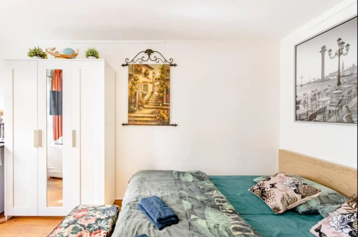 B Center Charming Room On The Canal Amsterdam